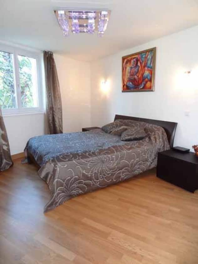 Die insgesamt 7 Schlafzimmer verteilen sich auf zwei Wohnebenen.