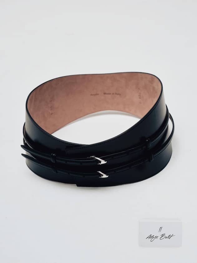 Ledergürtel Alyx aus der Aeyde-Capsule-Collection «X», inszeniert vom Fotografen Michele Di Dio.