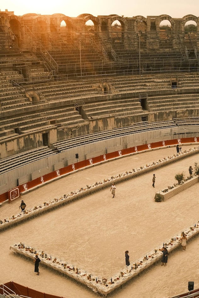 Zur Museumser­öffnung veranstaltete Trouche mit dem Gastronomen Fabien Vallos ein Bankett in der Arena von Arles.