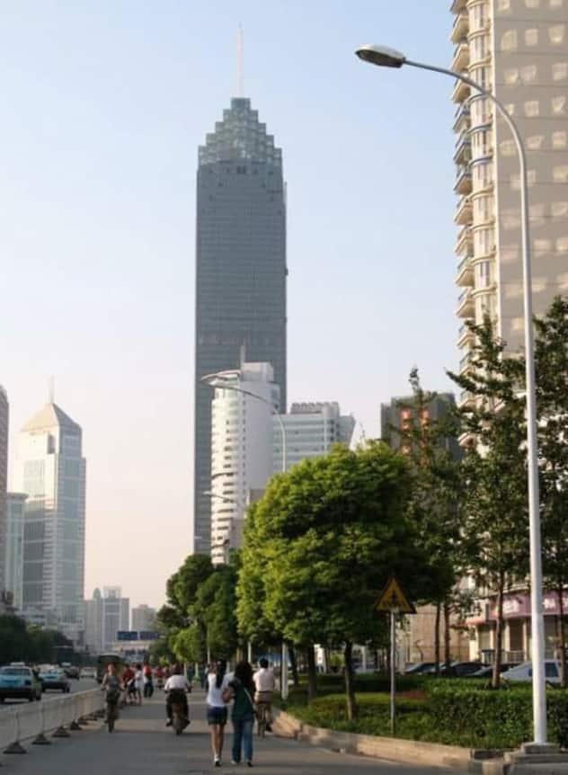 Rang 10:
Das «Minsheng Bank Building» in Wuhan misst 331 Meter und es stehen total 94 Meter frei. (Bild: Alex Needham/Wikimedia/CC)