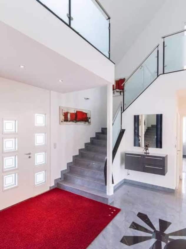 7,5 Zimmer verteilen sich auf einer Wohnfläche von 350 Quadratmetern.