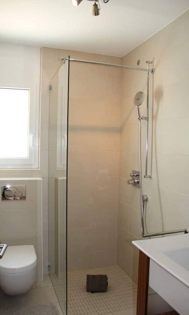 Das Chalet befindet sich mitten in Leukerbad. Leukerbad ist die grösste Thermalbadewelt der Schweizer Alpen. Preis: 2'150'000 Quelle und Bilder: Engel & Völkers