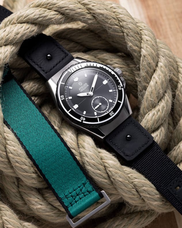 Atelier Holgur Frømand: Herausragendes optisches Merkmal der Uhr mit einem Schwarz-Etienne-Kaliber ist aber vor allem der über 20 Minuten reichende grafische Countdown-Balken auf der Lünette, der alle fünf Minuten schmaler wird.