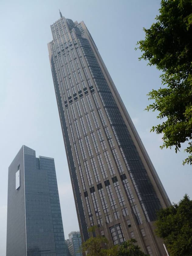 Rang 9:
«The Pinnacle» in Guangzhou ragt 360 Meter in die Luft. 95 Meter davon sind jedoch unbewohnt und unbenutzt. (Bild: Indexxrus//Wikimedia/CC)