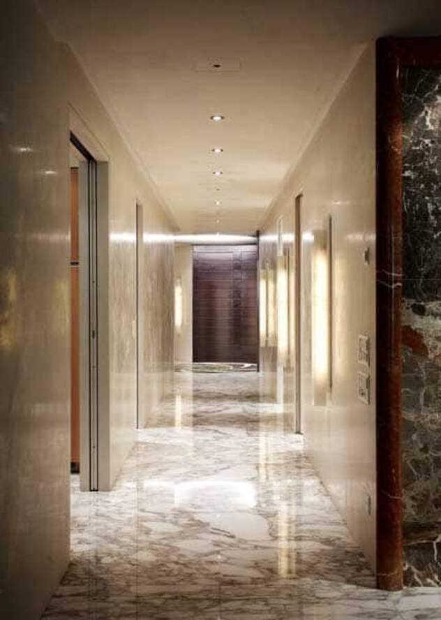 Das Haus befindet sich mitten im luxuriösen St. Moritz. Preis: 9'500'000.- Franken 
Quelle und Bilder: Engel & Völkers