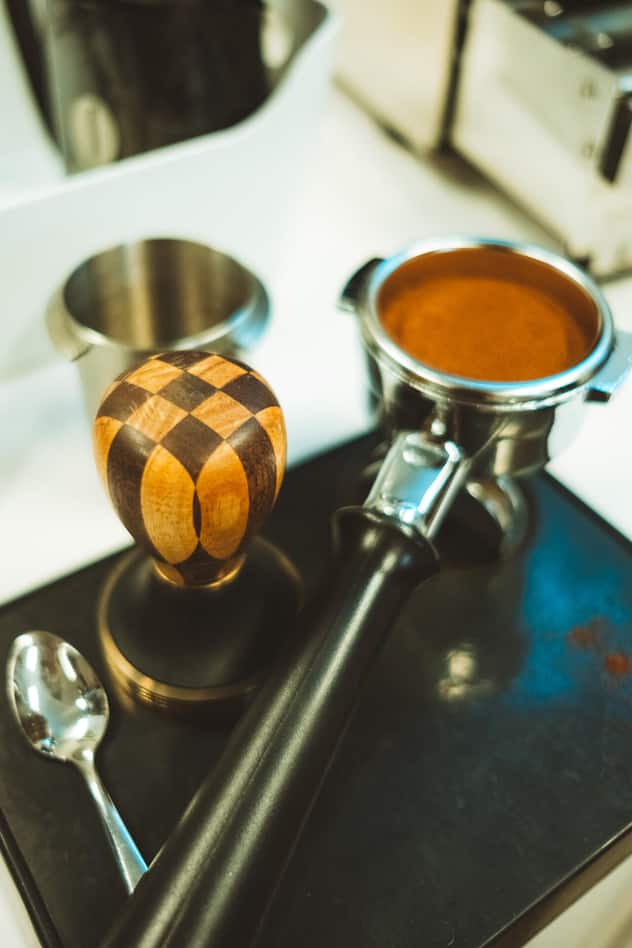 <p>Edles Equipment: Accessoires wie ein Tamper, um das Pulver zu verteilen, sind Standard bei Aficionados.</p>