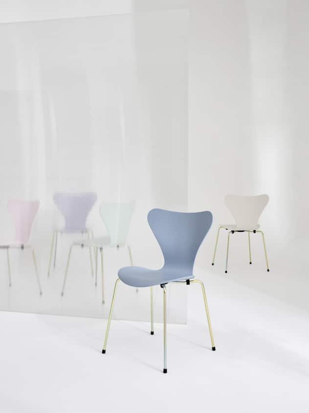 <p>Der Serie-7-Stuhl des dänischen Designers Arne Jacobsen ist ein zeitloser Klassiker. Passend zum Mittsommer gibt es nun eine Sonderedition in fünf sanften Tönen.</p>