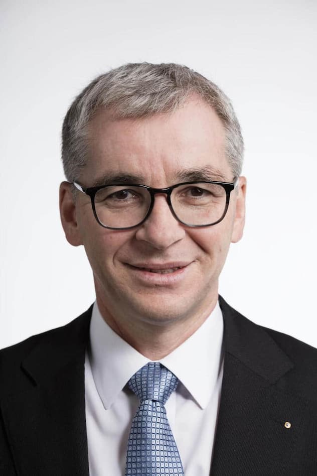 <p>Mitte-Ständerat Erich Ettlin will höhere Lohnabzüge, um die 13. AHV-Rente zu finanzieren.</p>