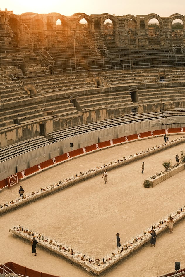 <p>Zur Museumser­öffnung veranstaltete Trouche mit dem Gastronomen Fabien Vallos ein Bankett in der Arena von Arles.</p>