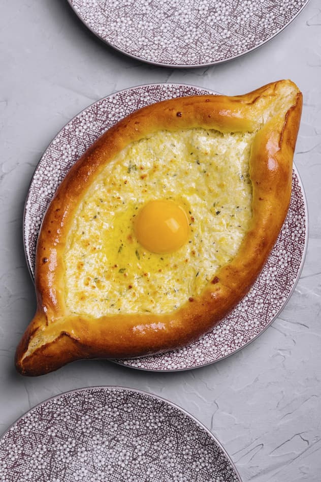 <p>Favoriten aus der georgischen Küche: Khachapuri (Bild), Khinkali oder Chakapuli.</p>
