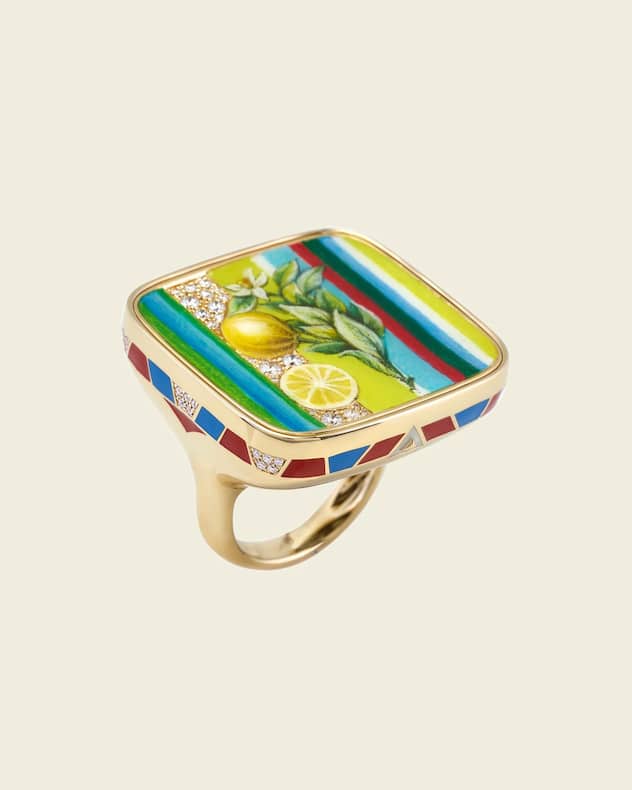 <p>Aus dem Zitronenmotiv beim Ring kann dank einem Drehmechanismus eine ­Kamee werden.</p>