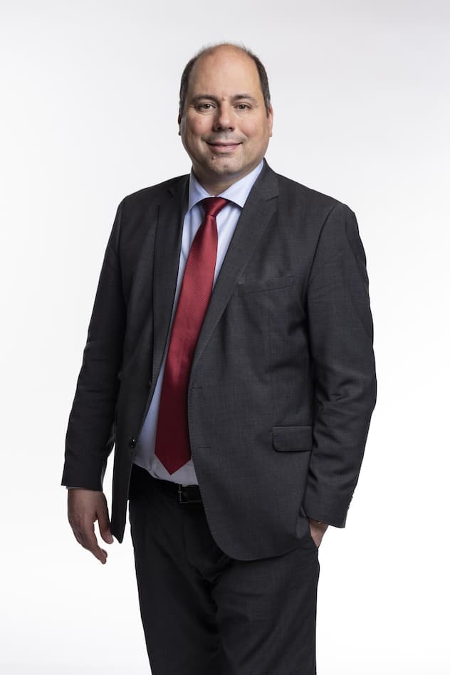 <p>Nationalrat Mauro Tuena, SVP-Vertreter in der Sicherheitskommission des Nationalrats, hat auf Geheiss des SVP-Frationschefs Thomas Aeschi bisher die Lockerung der Regeln zum Export von Rüstungsgütern aus bekämpft.</p>