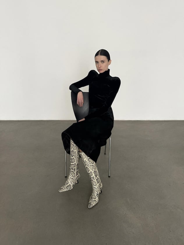 <p>Die neue Herbst/Winter-Kollektion 2025 von Aeyde ist geprägt von Texturen und skulpturaler Präzision.</p>