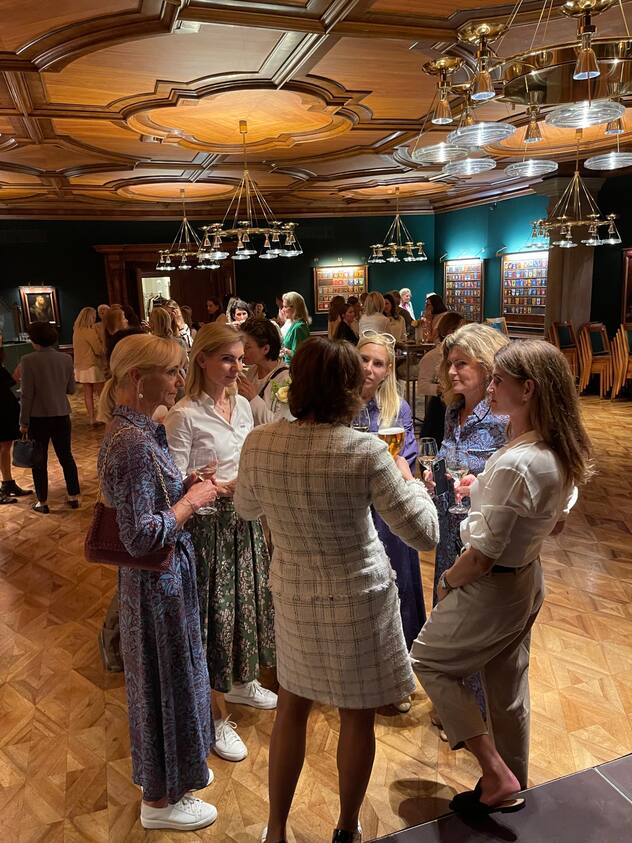 WOMEN’S CIRCLE