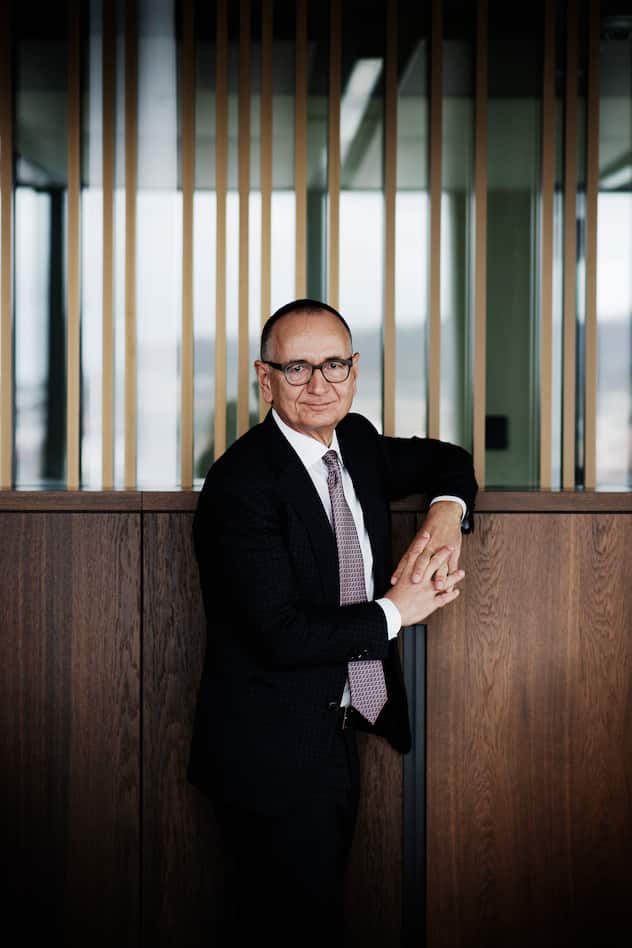 Guido Schilling, Headhunter und Herausgeber des Schilling Reports, fotografiert in seinen Büroräumlichkeiten / Sitzungszimmer im Primetower. (Bild: Annick Ramp / NZZ)