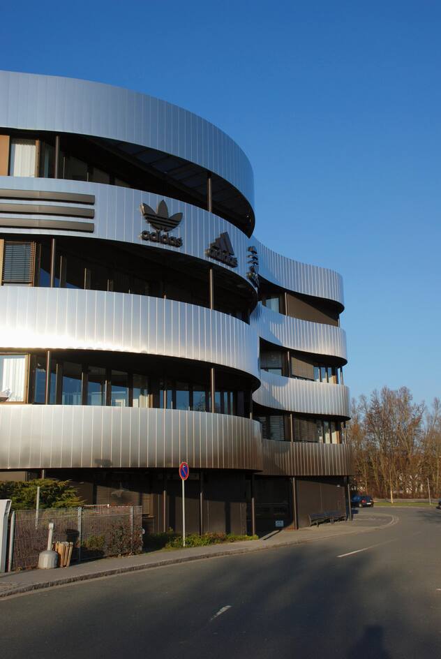 Gebäude der Zentrale von Adidas.
