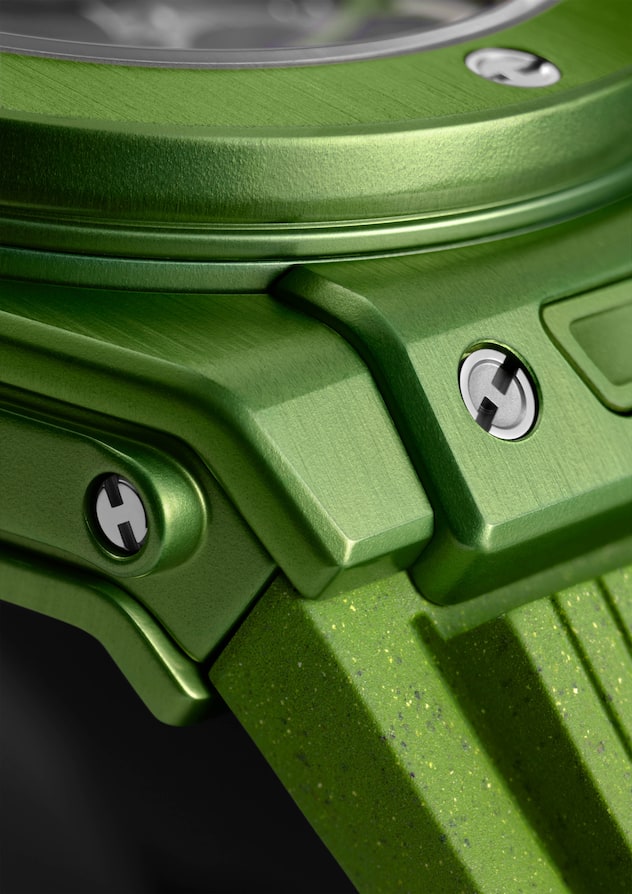  Nespresso-Kapseln im Gehäuse und im Band: Detail der Big Bang Unico Nespresso Origin von Hublot.