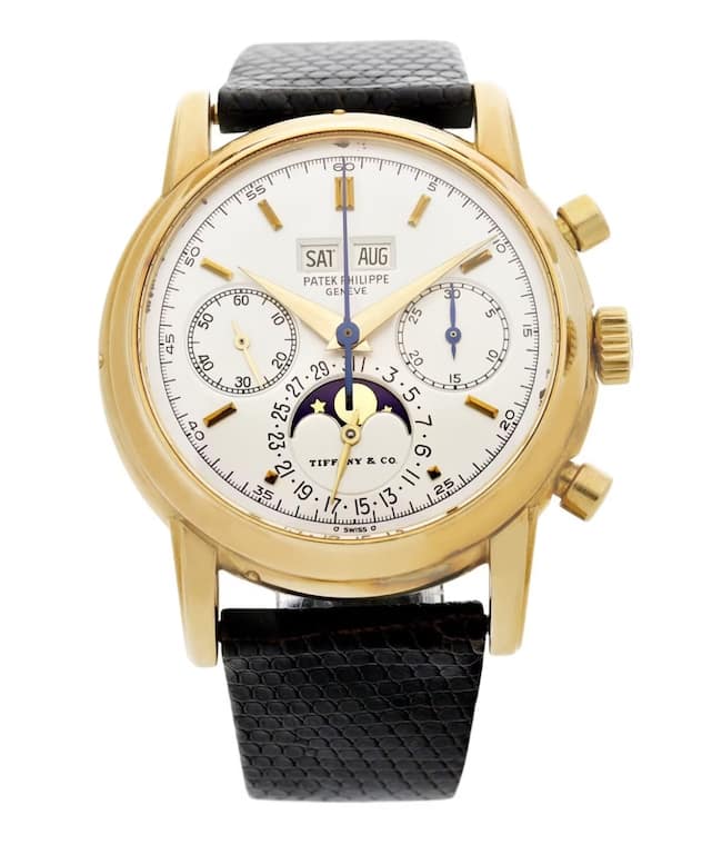 Das ist die Patek, die Lennon getragen hat: Die 2499 mit dem Schriftzug von Tiffany & Co.