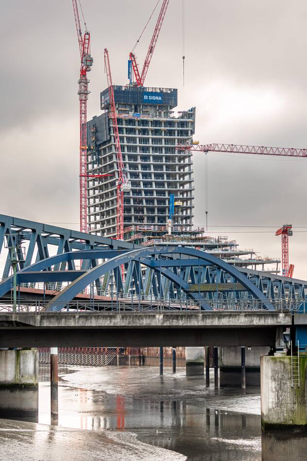 Beim Hamburger Elbtower ruhen derzeit die Baukräne.