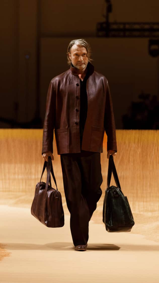Kleidung fürlockere MännerHollywoodstar Mads Mikkelsen ist das aktuelle Testimonial. Er steht für den Trend zur Casualwear.