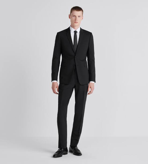 Uniform: Auch ein Businessanzug, wenn er gut sitzt, ist ein optischer Hochgenuss.