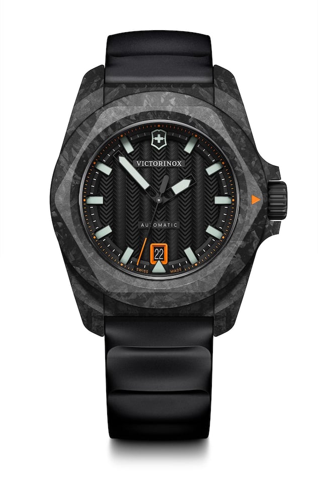 Gehäuse: 41 mm, Edelstahl oder Carbon Werk: Sellita SW 200-1 Preis: 995 bis 1295 Fr.