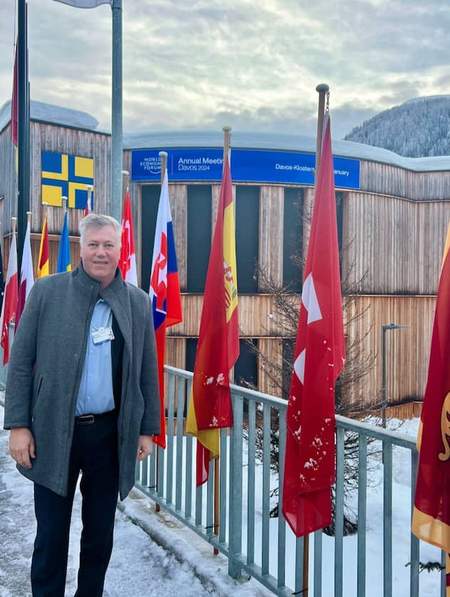 Siegessicher Am World Economic Forum dieses Jahr in Davos (o.) konnten manche bereits erahnen, dass Wierod der neue ABB-CEO wird.