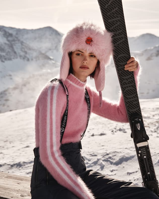 Subtil und Elegantim SchneeGiorgio Armani kleidet ­Damen für die Skipiste in ­diesem Winter in flauschiges Zartrosa.