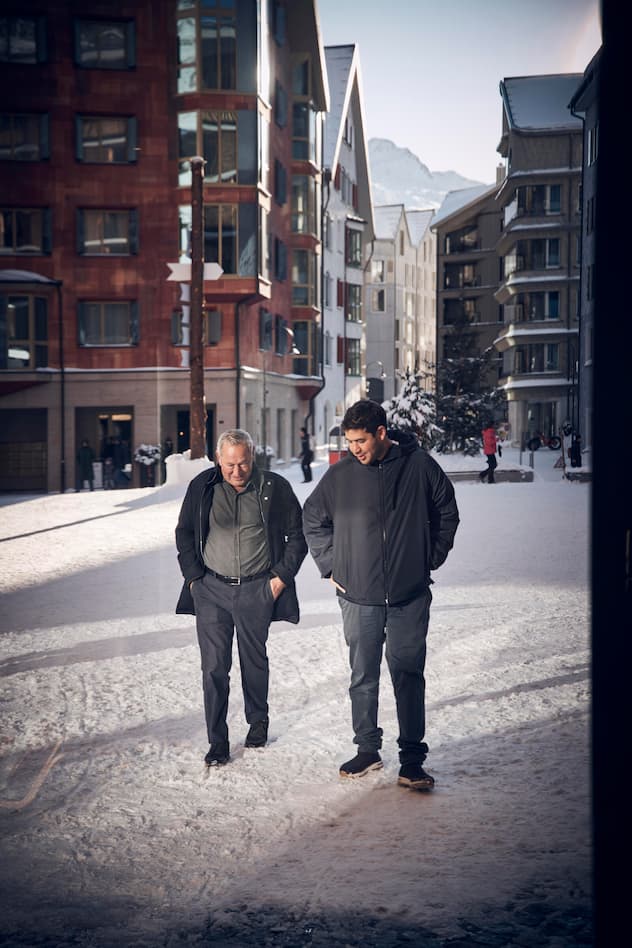 Keine Angst vor den UrnernNoch ist Samih Sawiris (l.) in Andermatt prominenter als sein Sohn Naguib Sawiris.