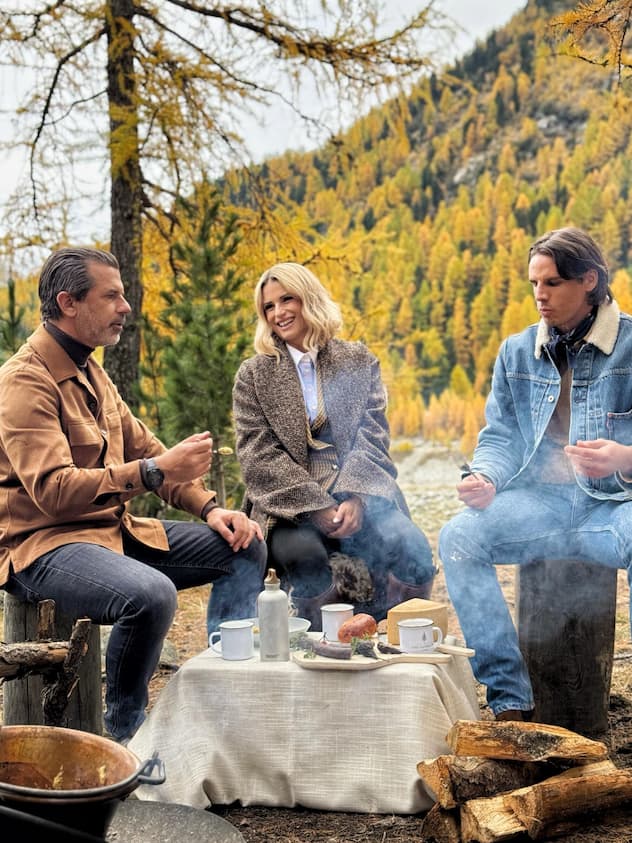 IM INDIAN SUMMER DES ENGADINS Abenteurer erkunden die Natur: Caminada, Hunziker und Sommer in einer neuen Kampagne von Schweiz Tourismus.