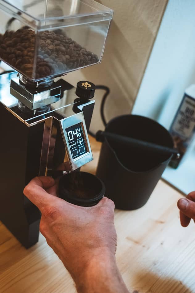 Ohne eine gute Mühle bringt auch die beste Siebträgermaschine nichts. Der Mahlgrad ist für die Extraktion entscheidend.