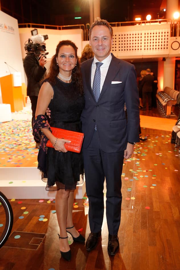 Ralph Hamers (CEO der ING Group) mit Ehefrau Patricia / 50jhriges Jubilum der ING-DiBa und zugleich 20. Verleihung des Helmut Schmidt Journalistenpreises am 10. Oktober 2015 in der Alten Oper in Frankfurt am Main / Bitte Fotovermerk: VISTAPRESS / G. Chlebarov