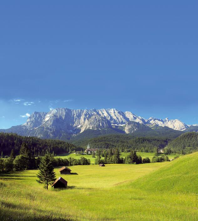 Schloss ElmauPanorama Sommer 