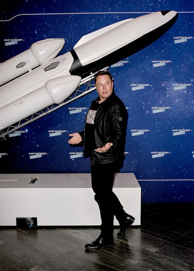 SpaceX owner and Tesla CEO Elon Musk (R) gestures as he arrives on the red carpet for the Axel Springer Awards ceremony, in Berlin, on December 1, 2020. (Photo by Britta Pedersen / POOL / AFP)
