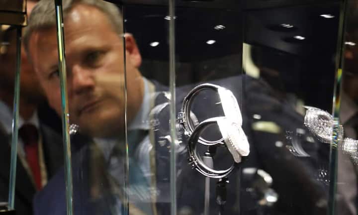 Die Uhrenindustrie demonstriert Einigkeit und Stärke in schwierigen Zeiten.