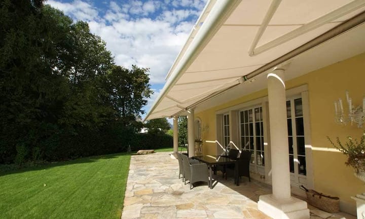 Die Terrasse hat eine Fläche von 105 Quadratmetern.