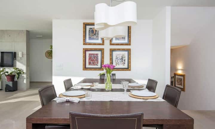 Die Villa liegt in Cureggia an einer sonnigen und ruhigen Lage. Preis: Auf Anfrage
Quelle und Bilder: Engel & Völkers