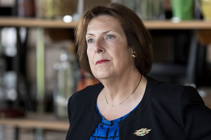 Christine Egerszegi, alt Staenderaetin, FDP-AG, vom Pro Komitee verfolgt die Abstimmungsergebnisse zur Rentenreform, am Sonntag, 24. September 2017, in Bern. Die Schweizer Stimmbevoelkerung hat ueber die Eidgenoessischen Vorlagen zur AHV-Reform und Ernaehrungssicherheit  zu bestimmen. (KEYSTONE/ Peter Schneider)