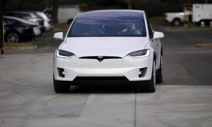 Das Model X hat einen biologischen Luftfilter, der gereinigte Luft in Ihr Auto lässt, ganz gleich was draussen vor sich geht. Der Filter soll selbst vor Bio-Waffen schützen. Keystone