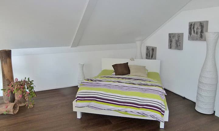 Das 6,5-Zimmer-Haus beherbergt vier grosszügige Schlafzimmer, wobei...