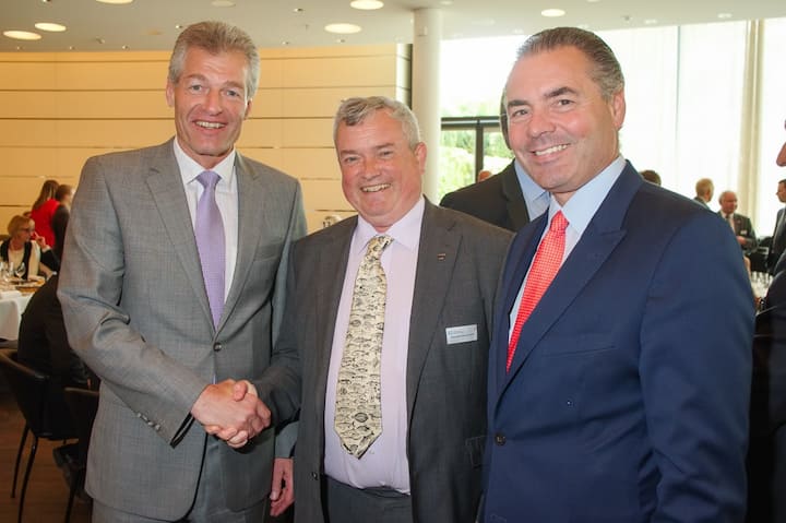 Heinz Karrer, Präsident, economiesuisse; Richard Jones, Botschafter der EU in der Schweiz; Eric G. Sarasin, Präsident, Handelskammer Deutschland-Schweiz.
Bilder: Markus Senn