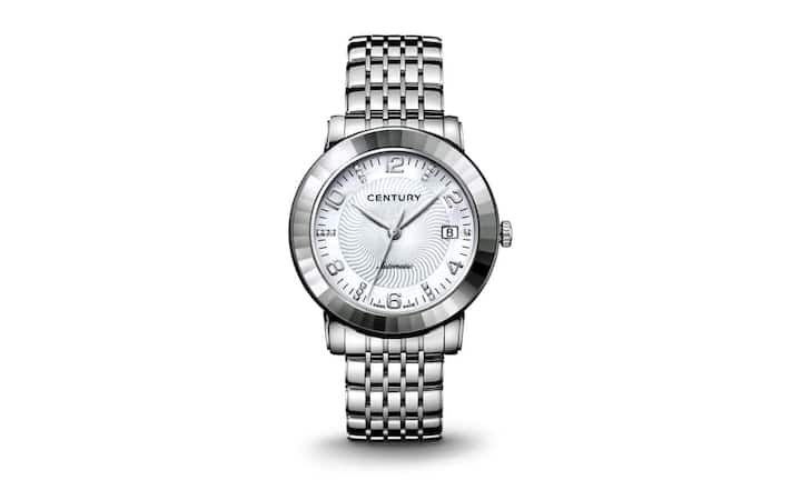 Ecken und Kanten: Century besetzt geschickt eine Nische in der Uhrenindustrie. Die Bieler konzentrieren sich exklusiv auf Gehäuse aus Saphir - mit dem Vorteil, dass es keine Kratzer und Gebrauchsspuren gibt. Die Century Elegance hat 48 handgeschliffene Facetten auf der Lünette. Century Elegance, 3850 Franken.