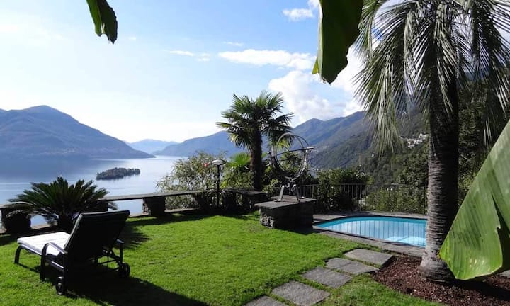Die Immobilie liegt oberhalb vom Lago-Maggiore versteckt zwischen Ascona und Ronco. Die Villa liegt inmitten einer privaten Parkanlage mit tropischem Ambiente.
