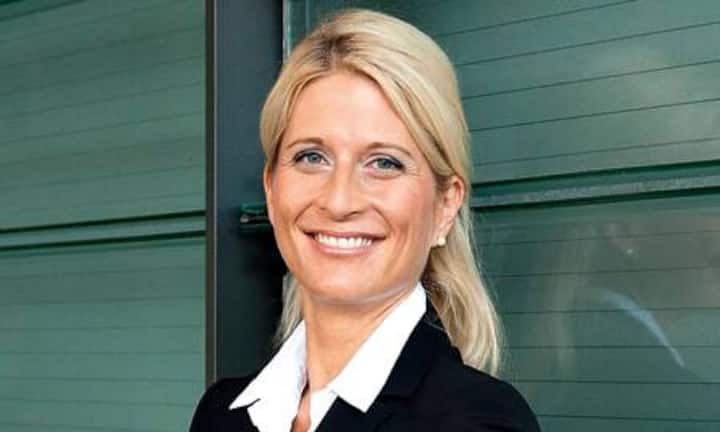 Pia Tischhauser, 38, Partner und Managing Director, Boston Consulting, Zürich: In der stark männerdominierten Beratungsbranche sind Frauen unter 40 in führender Position eine Seltenheit. Pia Tischhauser, Preisträgerin
der Kaderfrauen-Förderinitiative «Generation CEO», ist eine dieser raren
Damen. Sie arbeitet seit 14 Jahren für die Boston Consulting Group und verantwortet den weltweiten Bereich Rückversicherung und Commercial
Insurance und Teil des Management Committee Insurance.