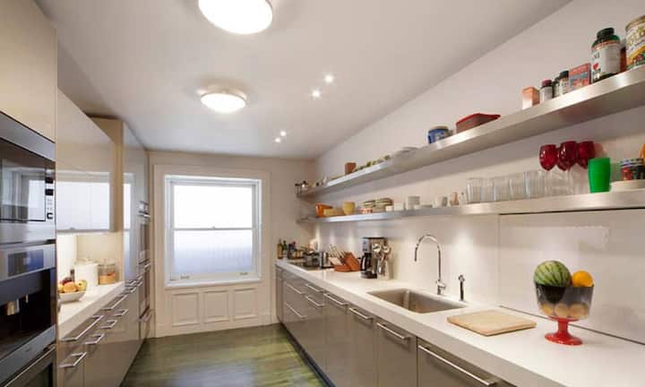 ...die nach den modernsten Standards mit Markengeräten ausgestattet ist.