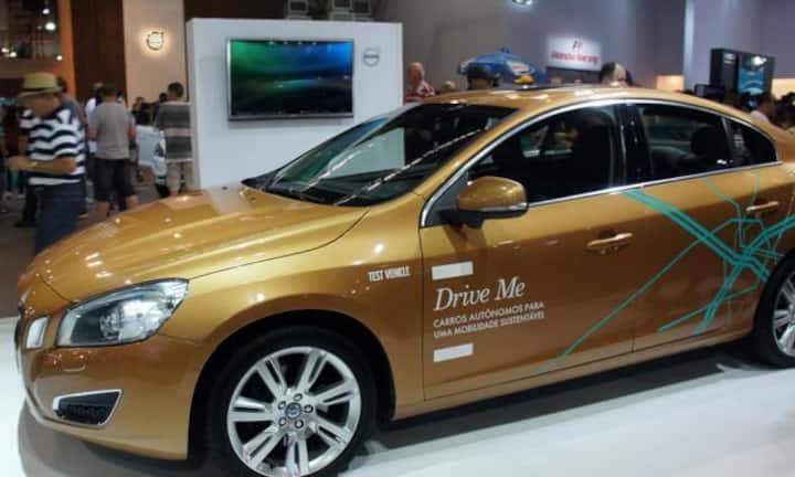 Fährt vornewegVolvo zeigt Ambitionen mit dem Projekt «Drive Me»: 100 autonome Autos sollen ab 2017 auf dem Autobahnring um Göteborg kreisen. Zeitgleich beginnt ein Experiment in London, wo dann 2018 ebenfalls 100 Selbstfahrende unterwegs sein sollen. Mit China steht Volo in Verhandlung, seine Selbstfahrer auch in Schanghai oder Peking zu starten.