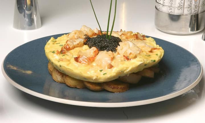 Platz 4: Im «Norma's» in New York gibt es ein Omelette für 956 Franken. Das «Zillion Dollar Lobster Frittata» besteht unter anderem aus verquirlten Eieren, Hummerfleisch und Sevruga-Kaviar. (Bild: facebook.com)