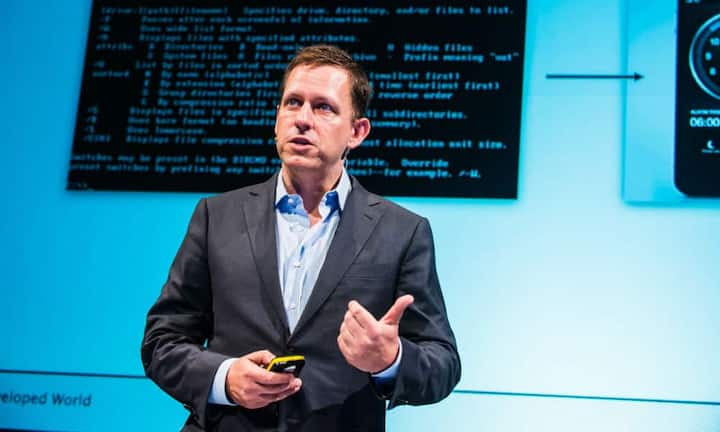 Vor seinem Weltruhm war Peter Thiel einer von vielen Anwälten, die ihren Job eigentlich hassten. Nach einem Zwischenstopp bei der Credit Suisse gründete der heutige Milliardär mit 31 Jahren Paypal. Nach vier Jahren ging Paypal an Ebay und Thiel machte einen Gewinn von 50 Millionen Dollar.