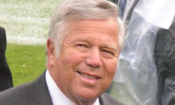 Robert Kraft (Papier- und Verpackungsindustrie, Sport), Firmen: The Kraft Group, New England Patriots.
BrokenSphere/CC