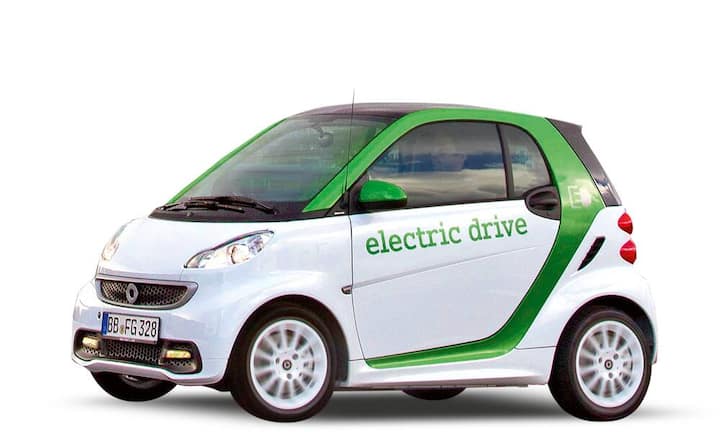 Smart Fortwo ED: Konsequent für die City ist der Smart Electric Drive entwickelt worden. In der Schweiz mit ihrem gut ausgebauten öV stellt sich da die Sinnfrage, doch wer den 990 Kilo leichten Elektro-Fortwo schon einmal gefahren hat, weiss den Zweisitzer zu schätzen. Flink und leise ist er, findet mit nur 2,73 Meter Länge überall eine Parklücke und sieht immer gut aus.